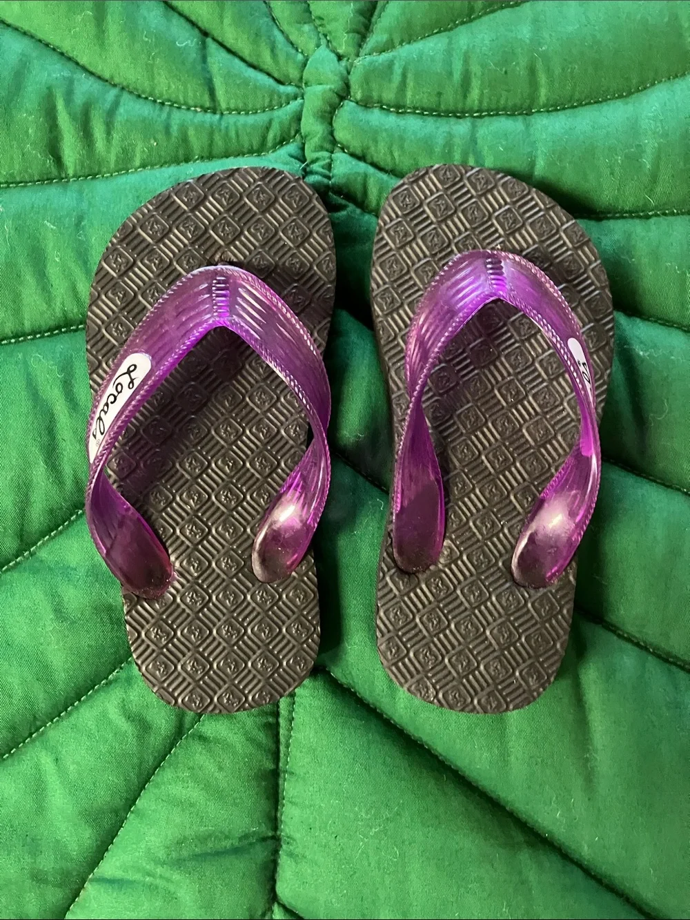 NWOT Hawaii brand kids locals slippers sandals, black/purple.